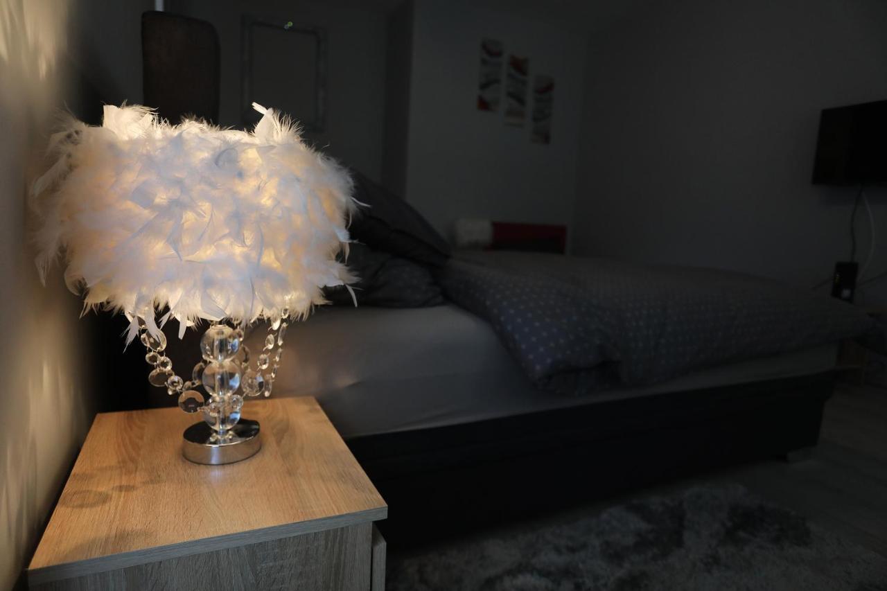 Studio Apartman Ana Осиек Экстерьер фото