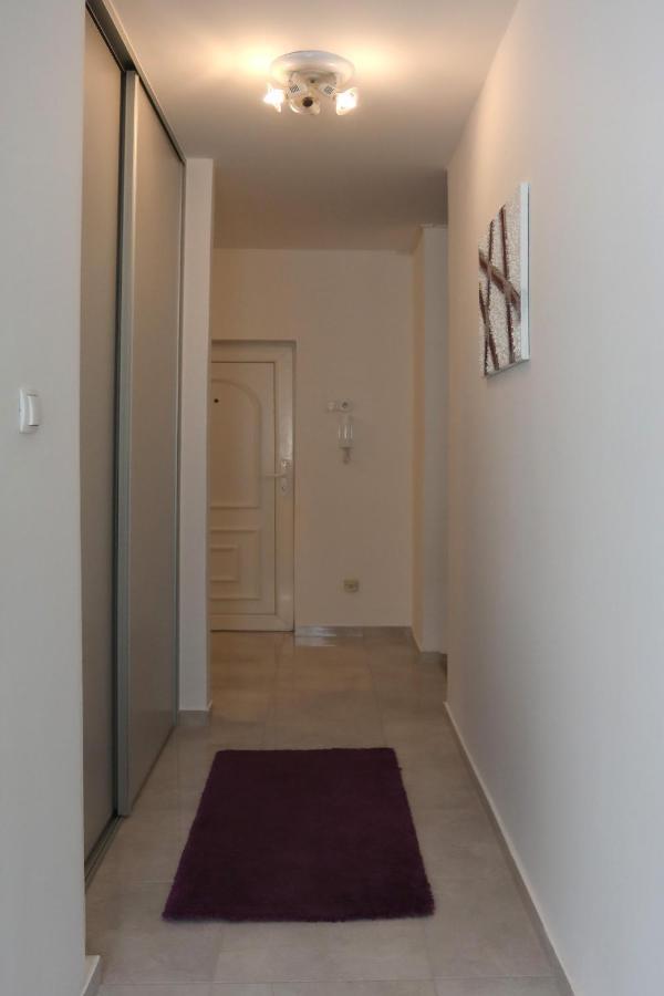 Studio Apartman Ana Осиек Экстерьер фото