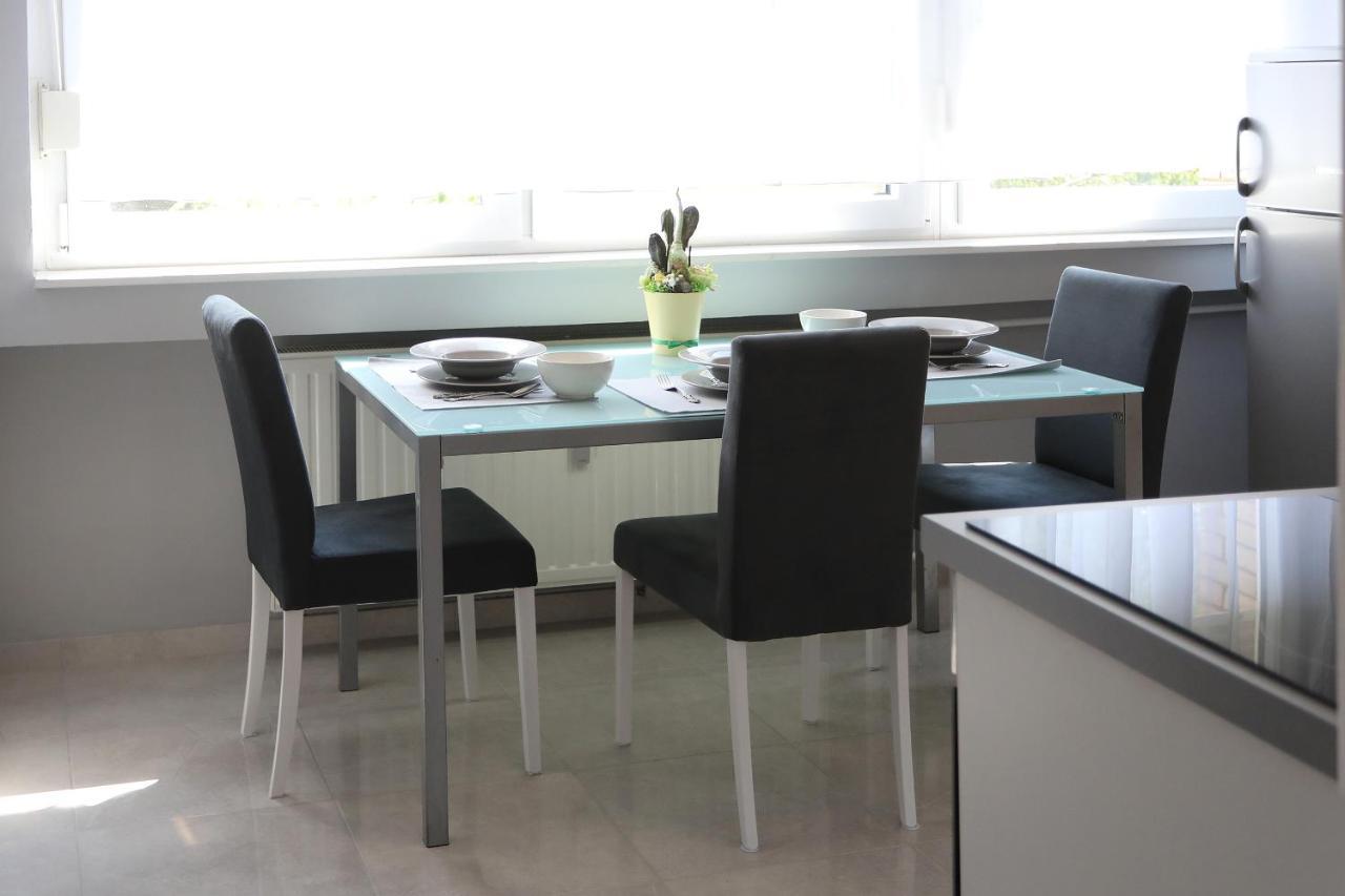 Studio Apartman Ana Осиек Экстерьер фото
