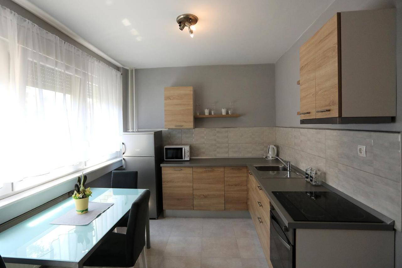 Studio Apartman Ana Осиек Экстерьер фото